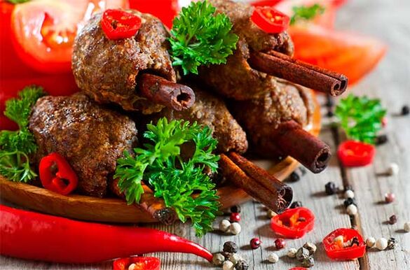 Meat pastries with spices and vegetables is an example of a proper diet